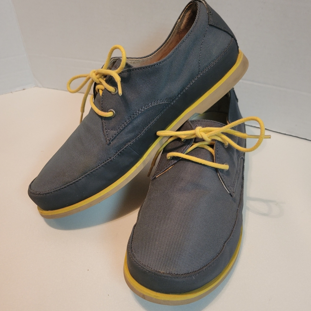 OLUKAI Men's size 9.5 oxfords